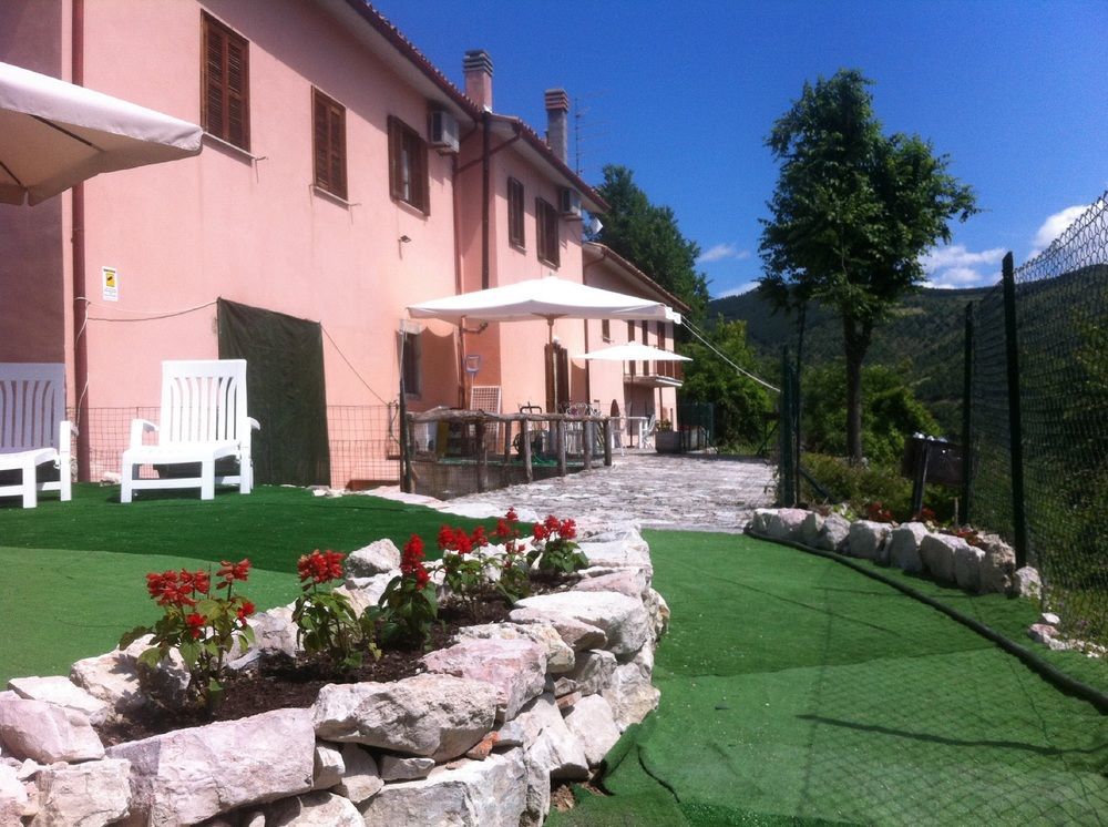 B&B Live Paradise Norcia Bagian luar foto